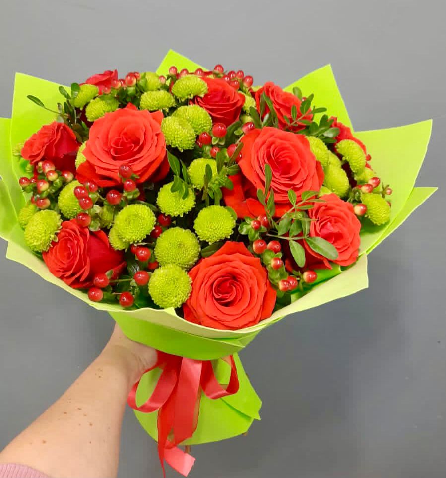 Букет цветов из: Хризантемы и Розы в Медведовской