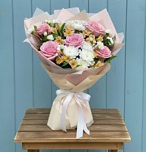 Букет цветов из:  Гвоздики, Орхидеи и Розы #REPLACE_PRED# Медведовской