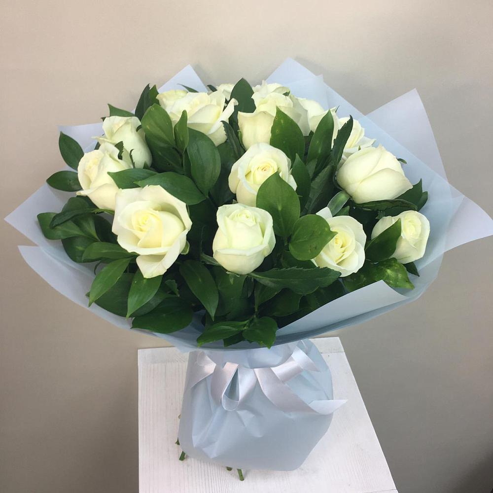 Букет 15 Белых роз Проуд в Медведовской