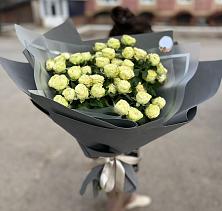 Букет Белые кустовые розы Солинеро в Медведовской
