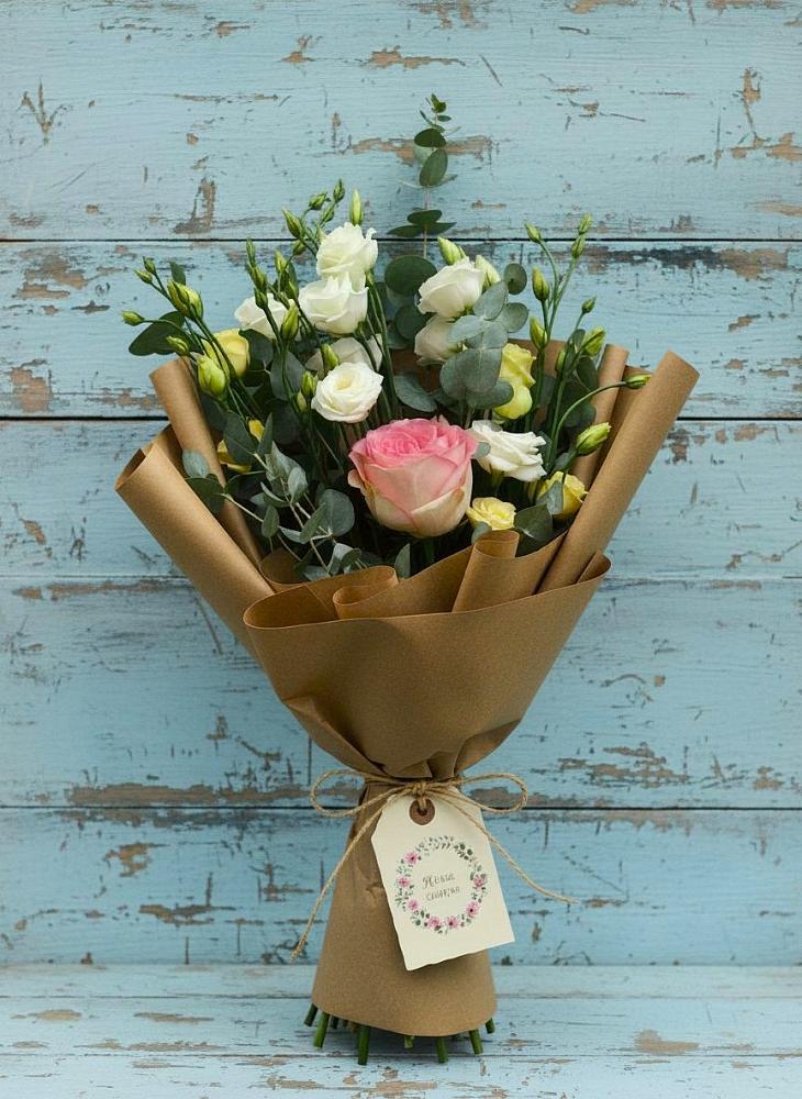 Букет цветов из: Розы и Лизиантусы в Медведовской