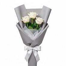 Букет 3 белые розы в Медведовской