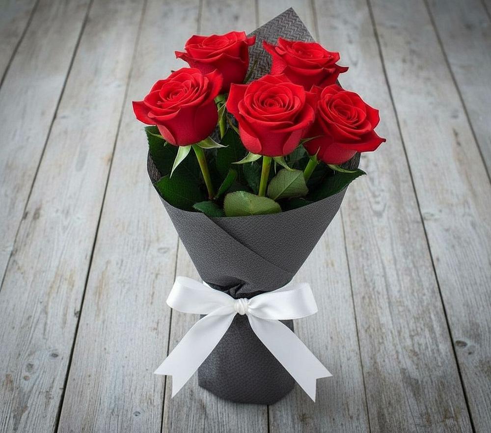 Букет 5 Красных роз Эдлесс Лав в Медведовской