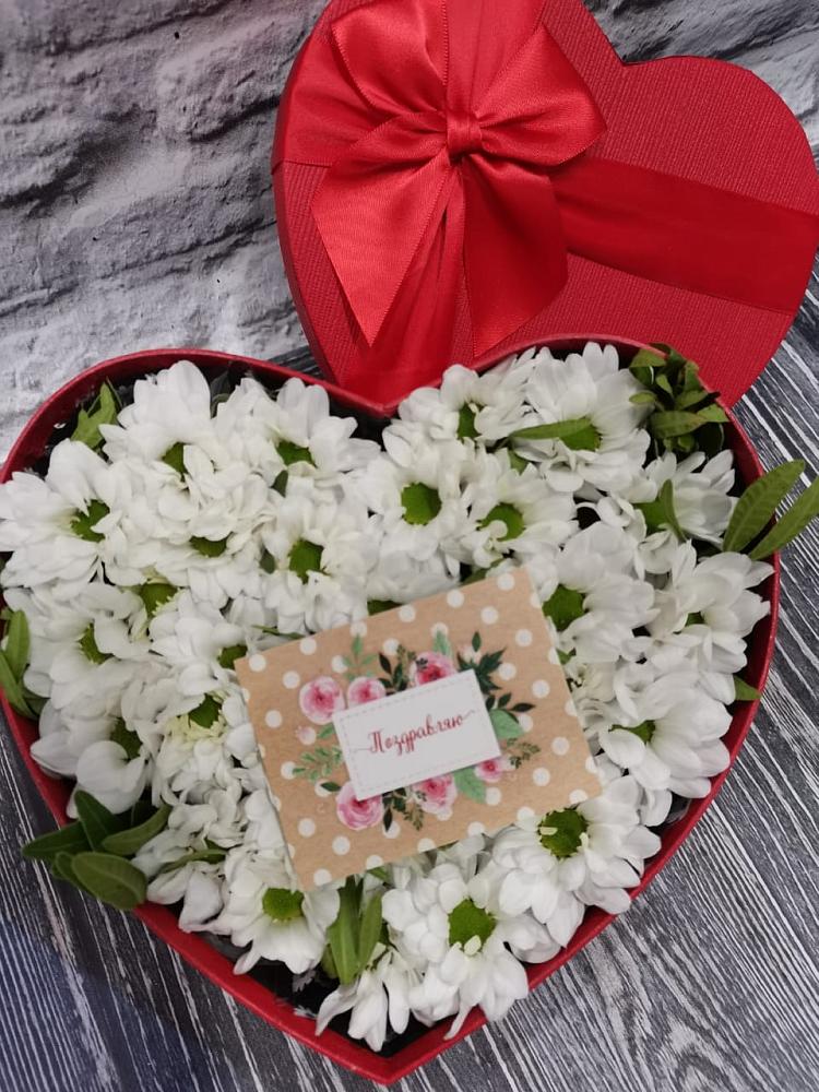 Цветочная композиция из Хризантемы в виде сердца в Медведовской