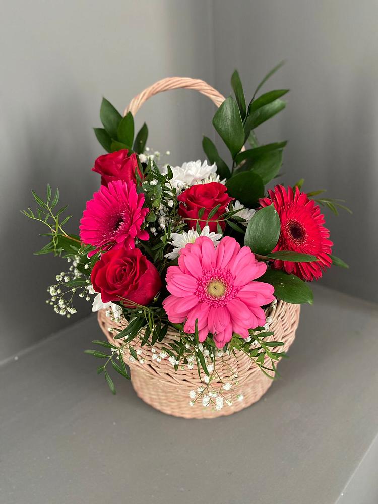 Цветочная композиция из Розы, Хризантемы и Герберы в корзине в Медведовской