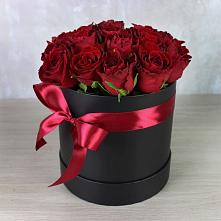 Цветочная композиция из Розы в шляпной коробке в Медведовской
