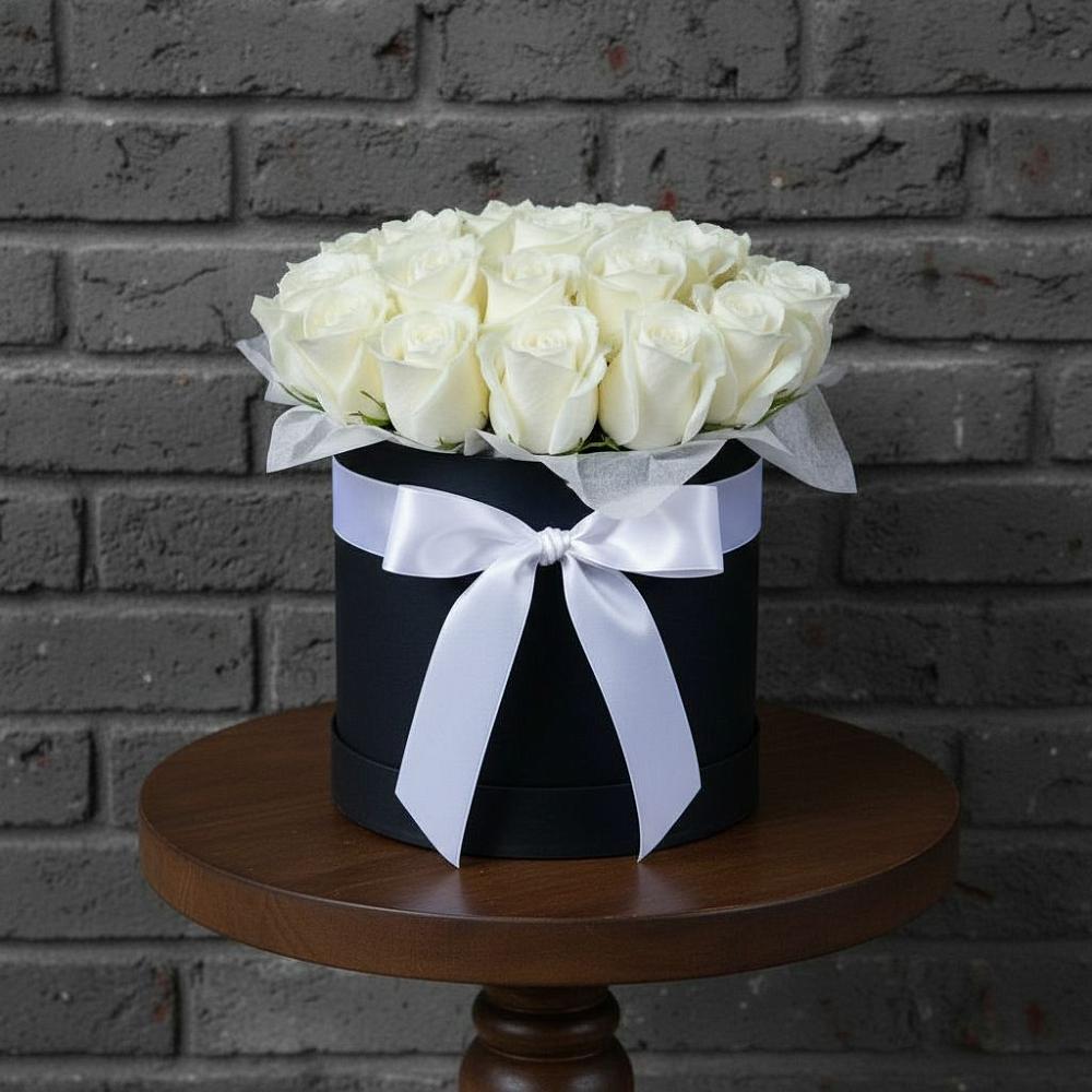 Цветочная композиция из Розы в шляпной коробке в Медведовской