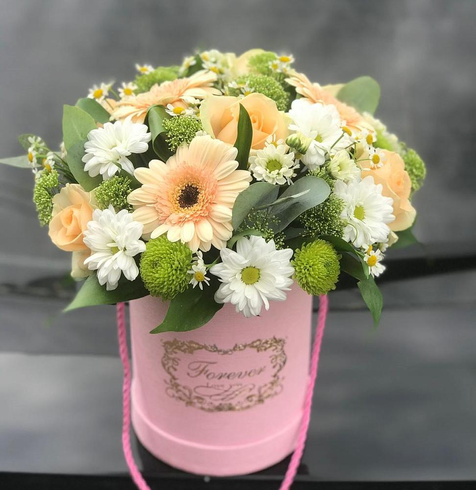 Цветочная композиция из Розы, Герберы и Хризантемы в шляпной коробке в Медведовской