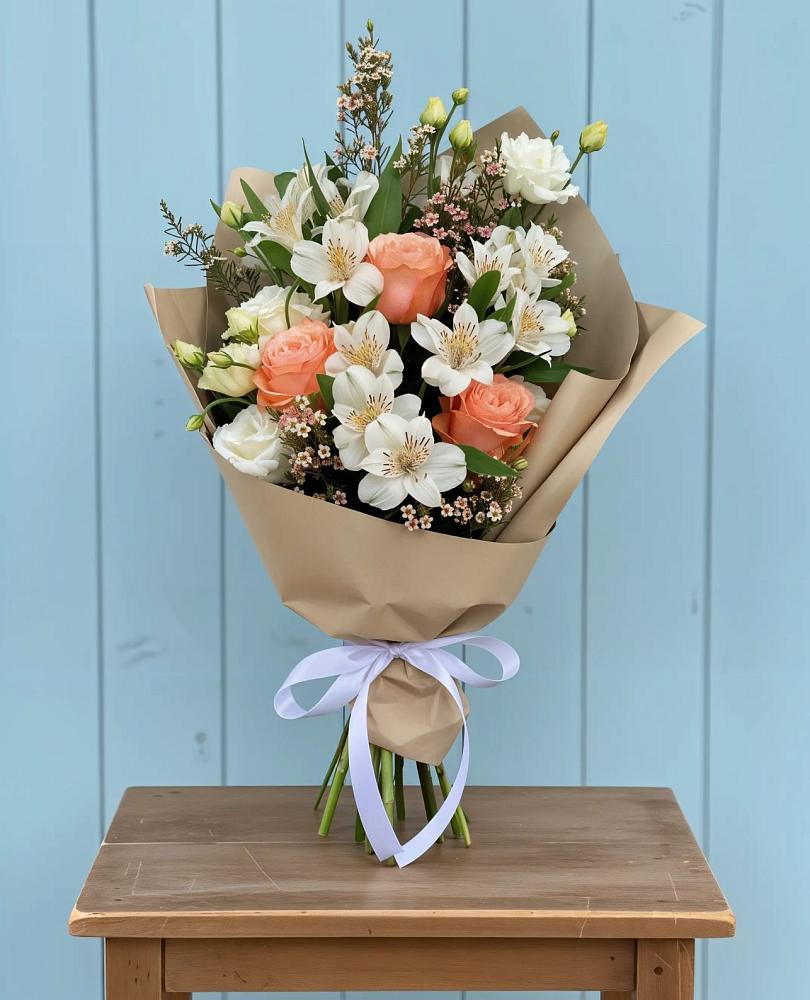 Букет цветов из: Альстромерии, Лизиантусы, Розы и Хризантемы в Медведовской